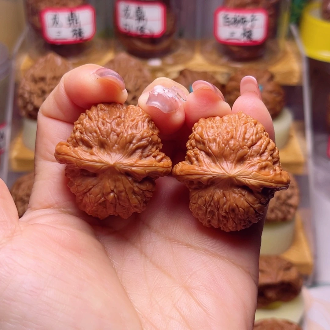 文玩核桃吊坠36尺血麒麟