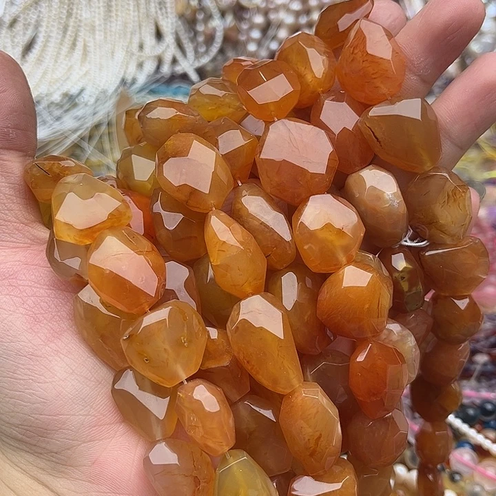 玛瑙/玉髓未镶嵌珠宝半成品一条南红随型刻面