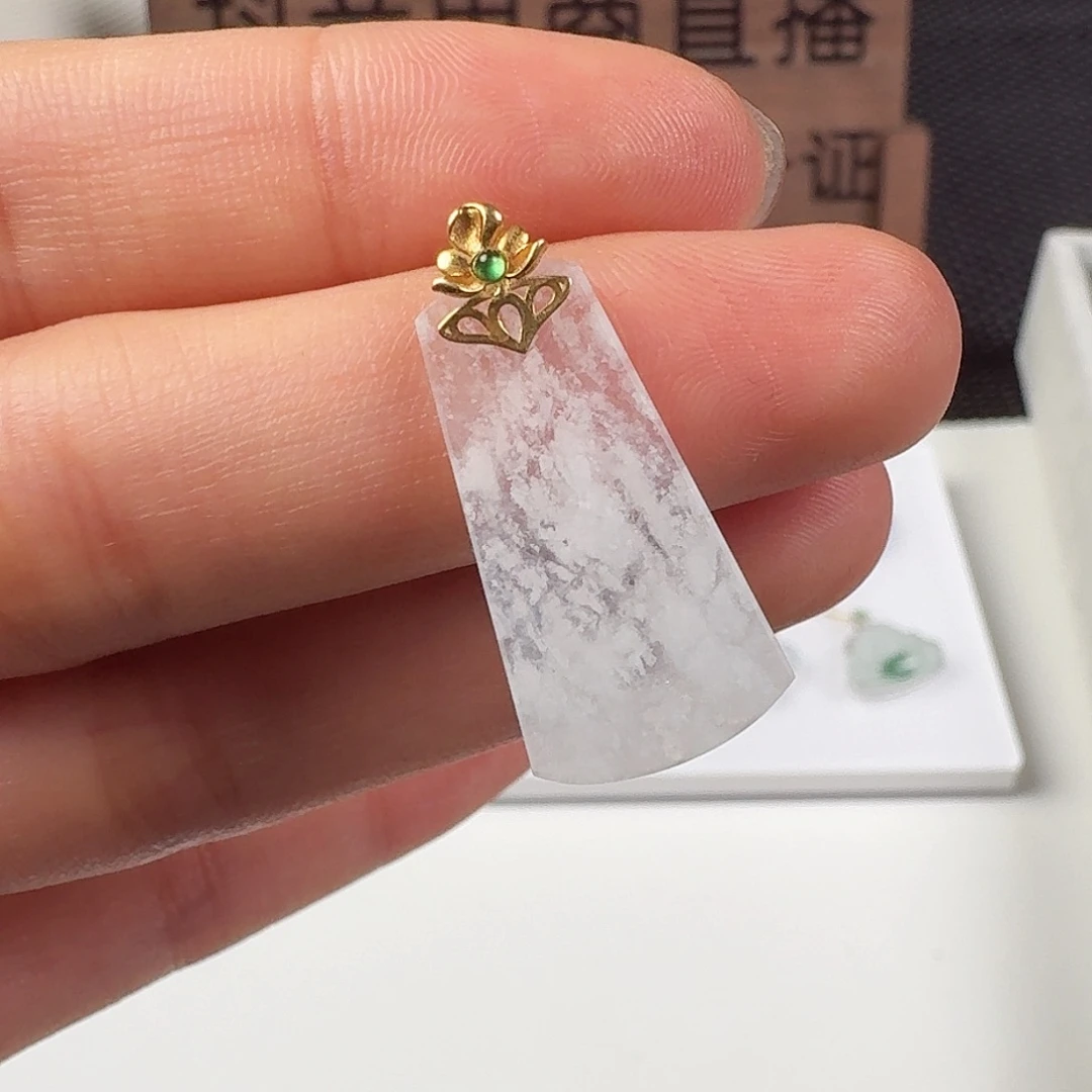 翡翠18K金镶嵌颈饰