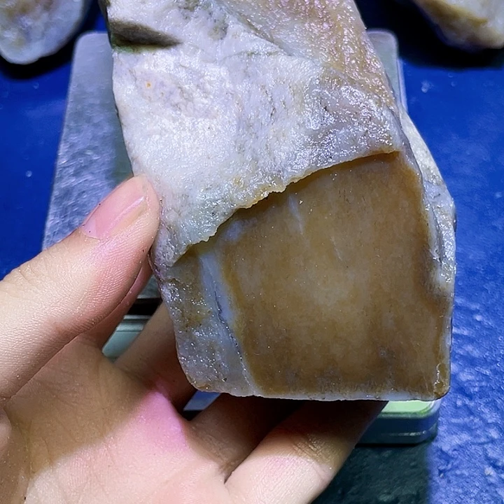 妩***笑和田玉（糖玉）未镶嵌珠宝半成品