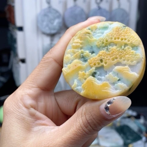 翡翠颈饰未镶嵌翡翠