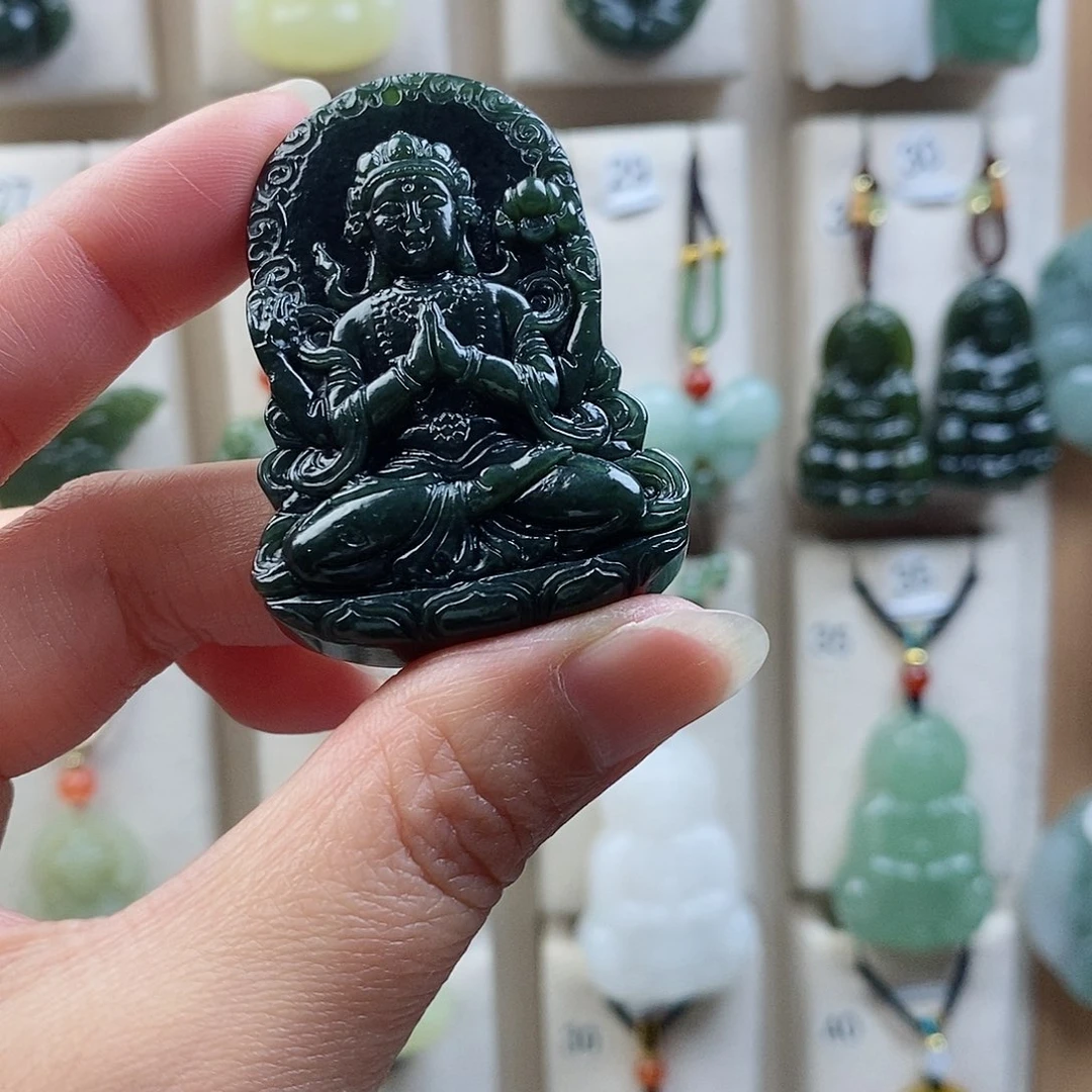 颈饰未镶嵌和田玉（青玉）