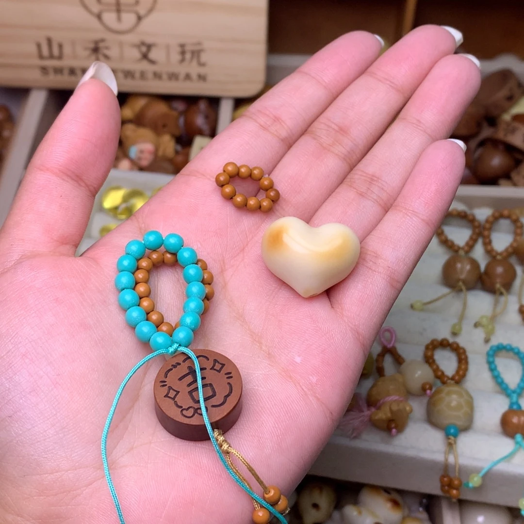 吊坠猴头核桃爱心橄榄核绿底流吉牌