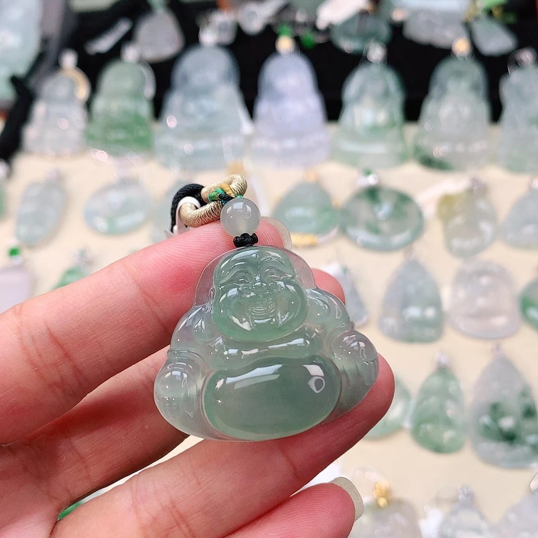 翡翠未镶嵌颈饰佛公