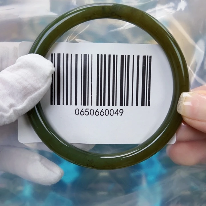 和田玉未镶嵌手镯包容