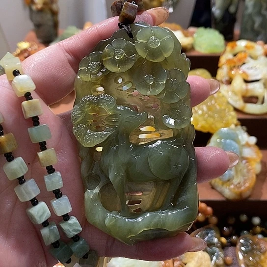 蛇纹石玉未镶嵌颈饰