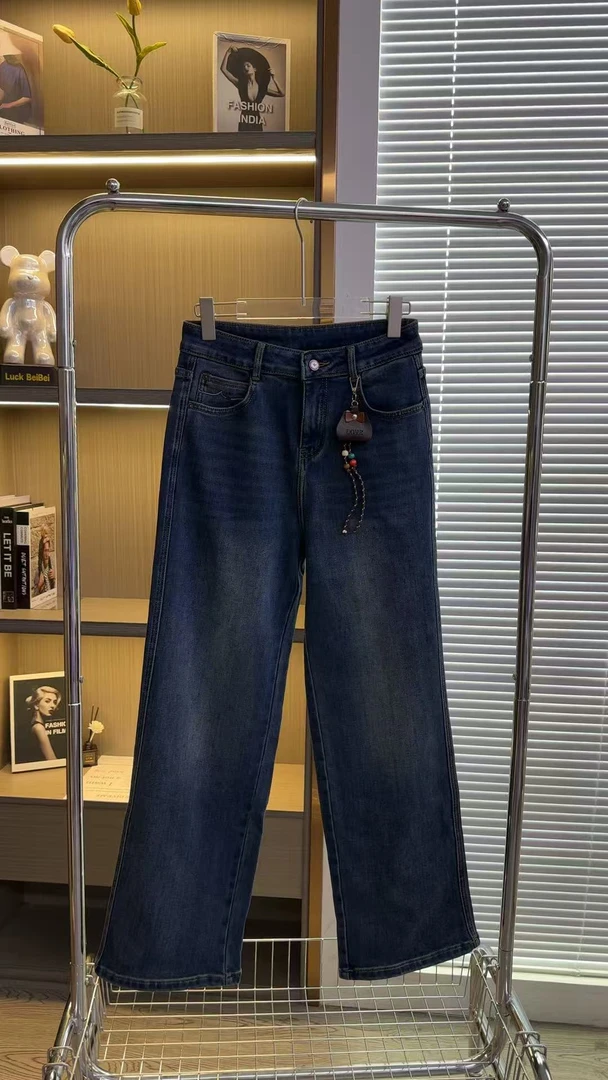 2025036秋冬显瘦加植绒直筒牛仔裤女