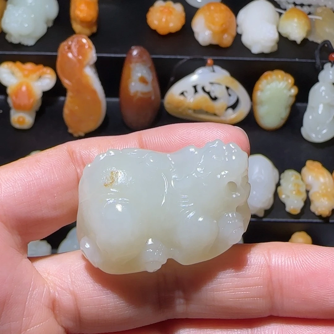 和田玉未镶嵌颈饰后*