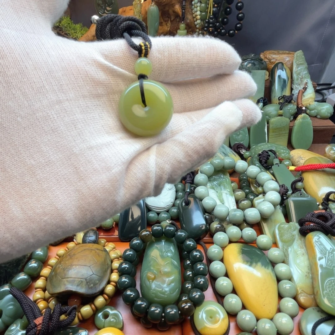 岫岩老玉（透闪石质玉）未镶嵌颈饰