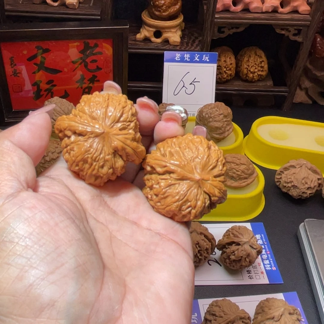 文玩核桃吊坠约***间华坤龙