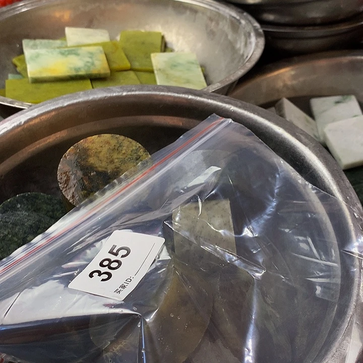 蛇纹石玉未镶嵌珠宝半成品乡****念