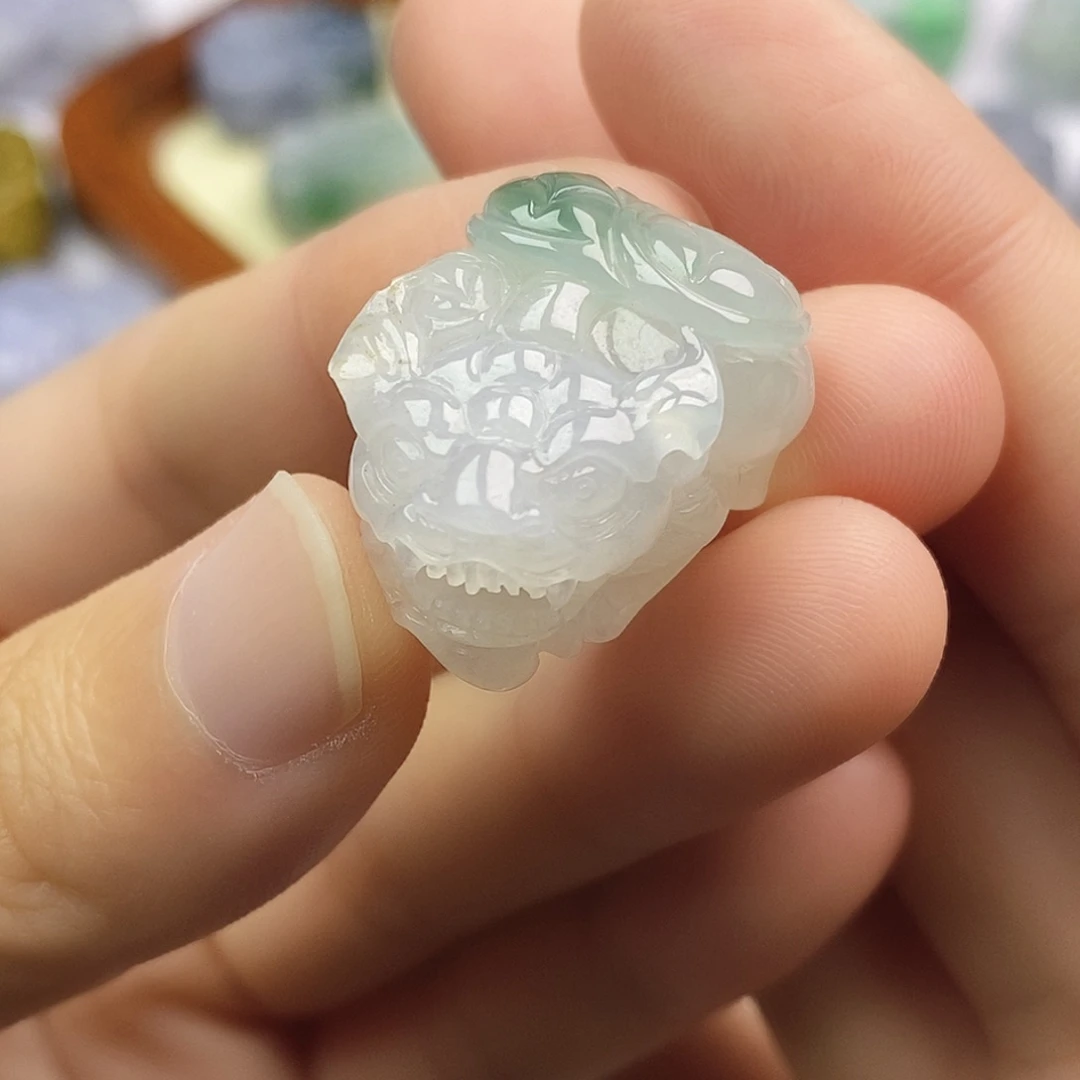 翡翠未镶嵌颈饰貔貅