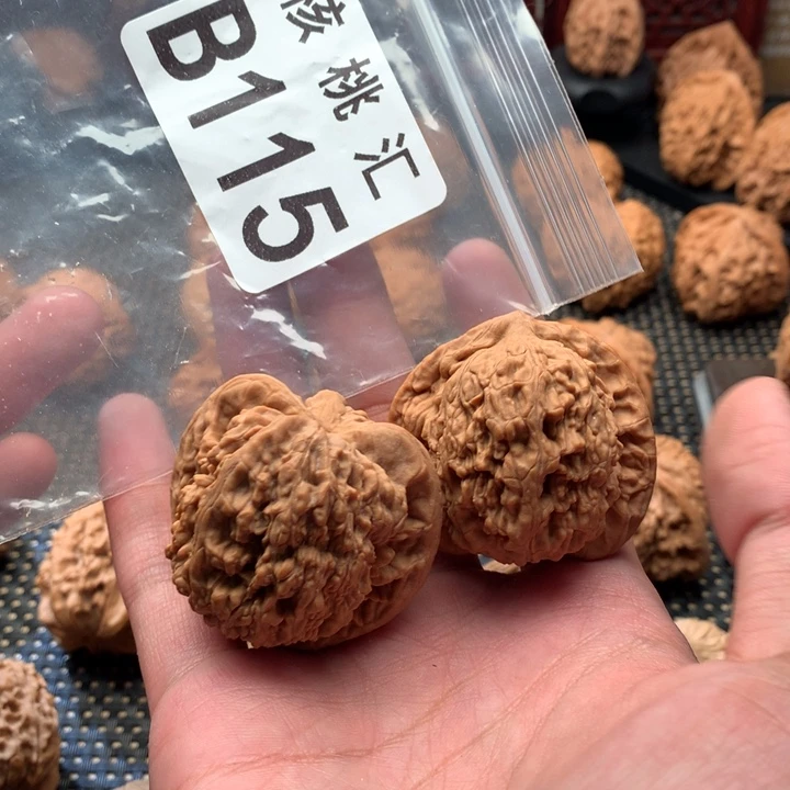 文玩核桃吊坠蚂蚁沟
