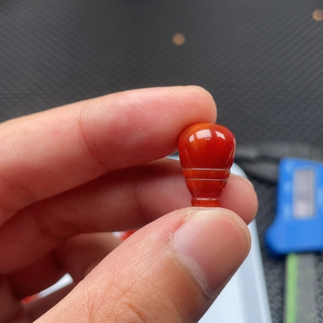 南红玛瑙11*17柿子红三通一颗未镶嵌