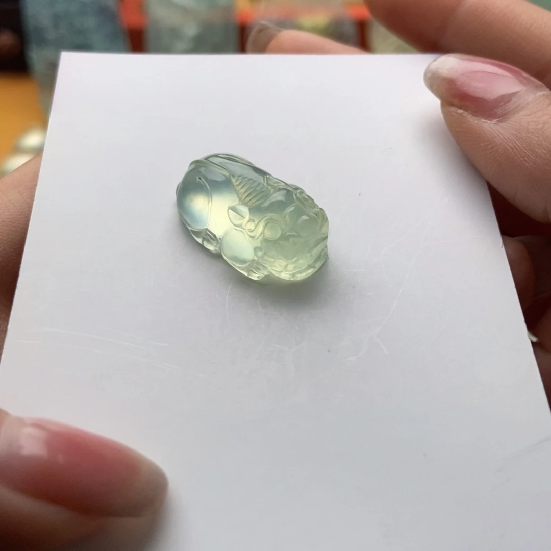 蛇纹石玉颈饰未镶嵌貔貅