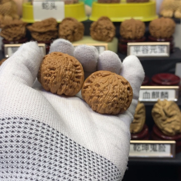 文玩核桃把件山***°白狮子38