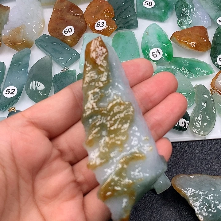 翡翠未镶嵌颈饰随型