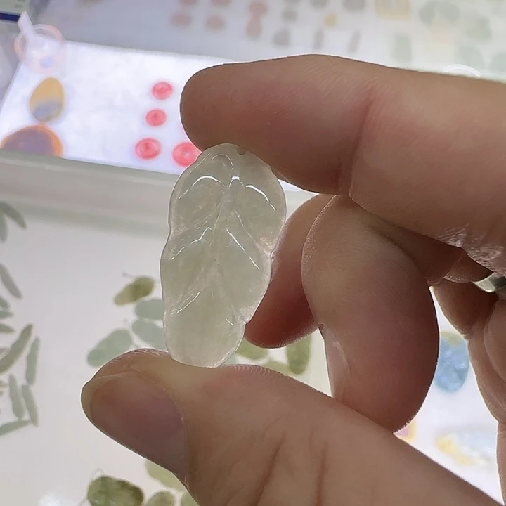 翡翠未镶嵌颈饰叶子