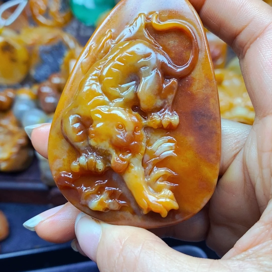 未镶嵌石英质玉（黄龙玉）吊坠(不含链)