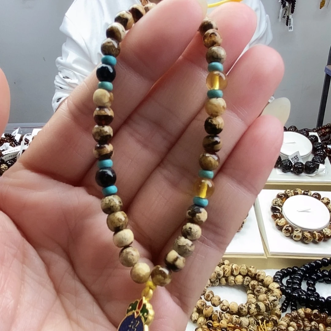 琥珀未镶嵌裸石琥珀