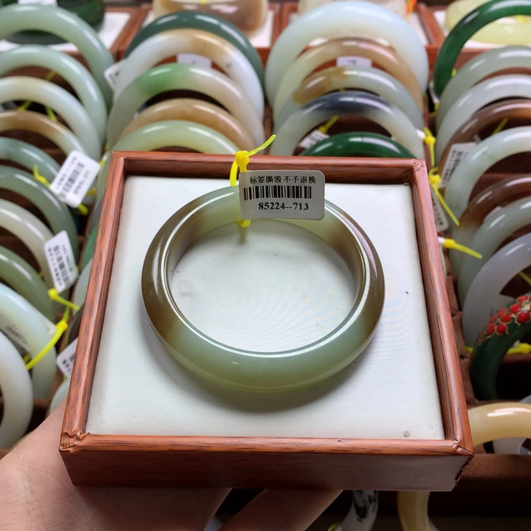 和田玉手镯未镶嵌51/52