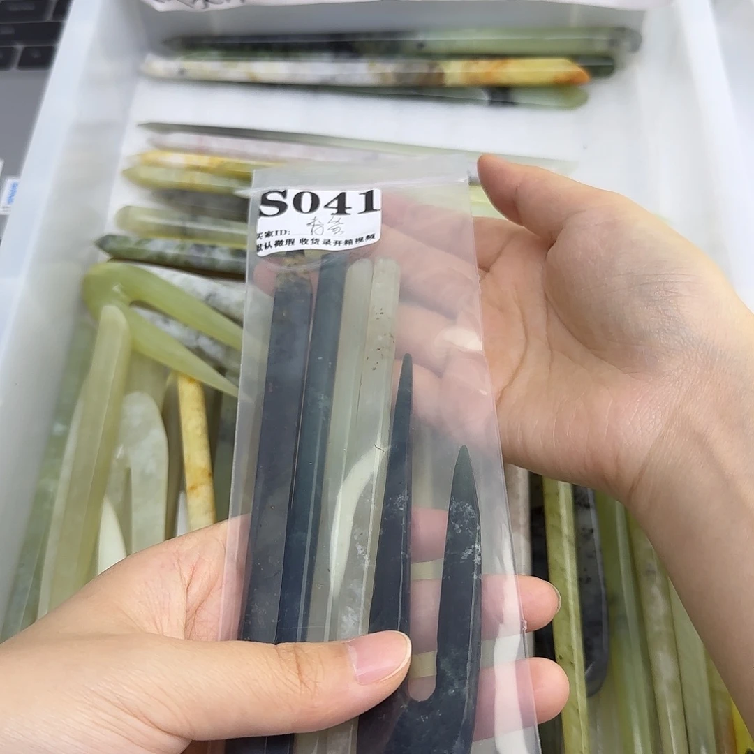 青***黛未镶嵌蛇纹石玉发饰