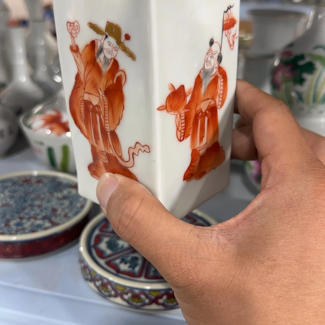 瓷片胡****坊摆件上都放的了几条内裤呀