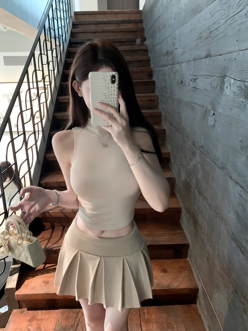 法式气质高级感半高领挖肩修身针织背心上衣女+高腰松紧半身裙