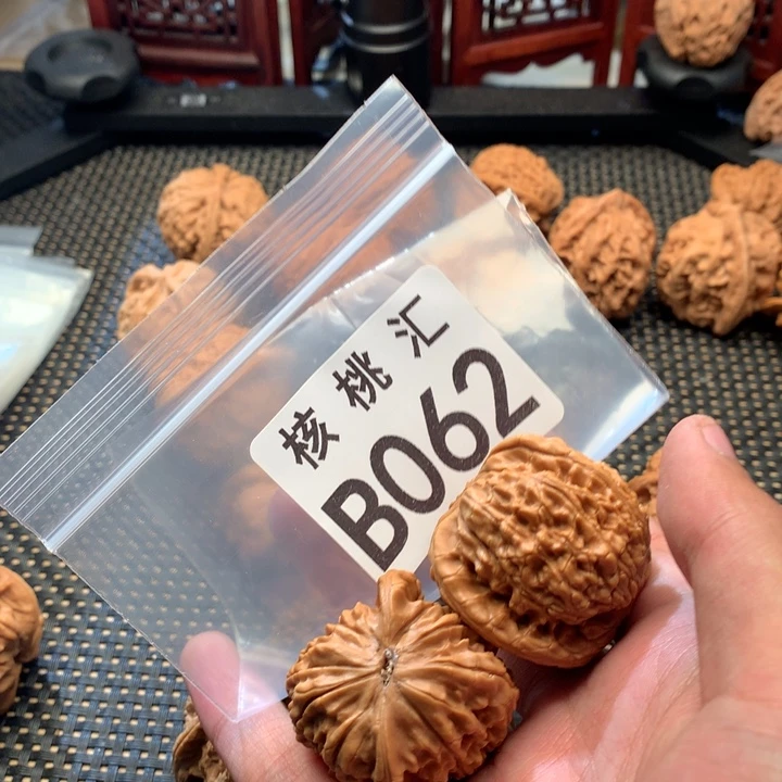 文玩核桃吊坠马老四