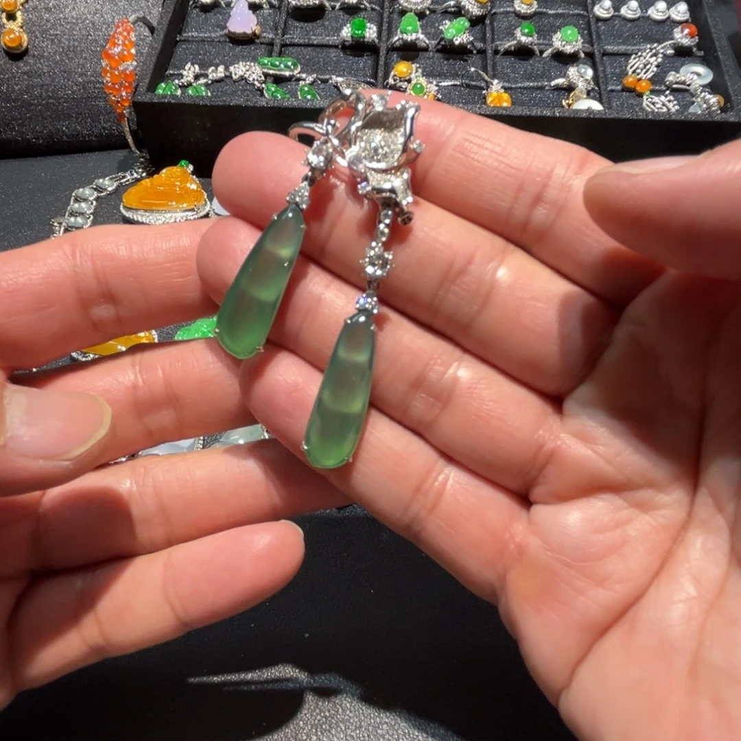 翡翠18K金镶嵌颈饰缅甸翡翠