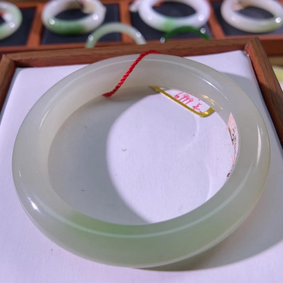 【闪购商品】未镶嵌手镯和田玉（翠青玉）