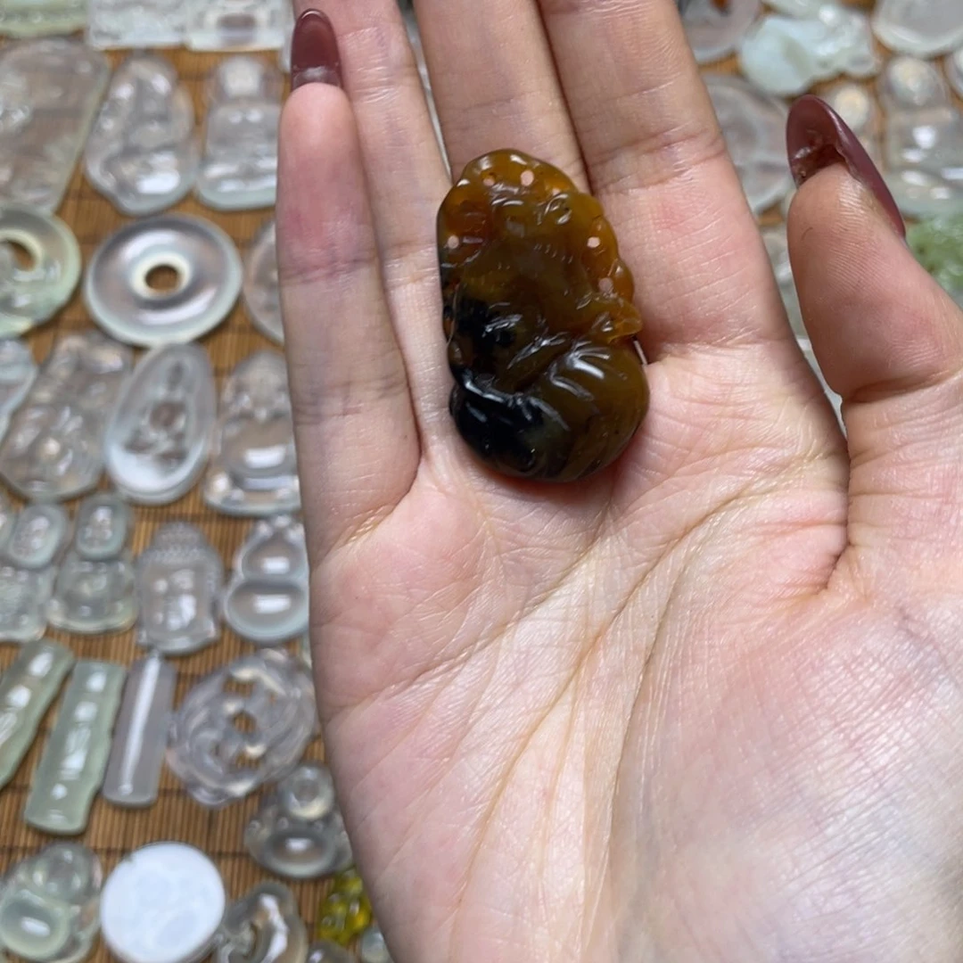 未镶嵌蛇纹石玉颈饰