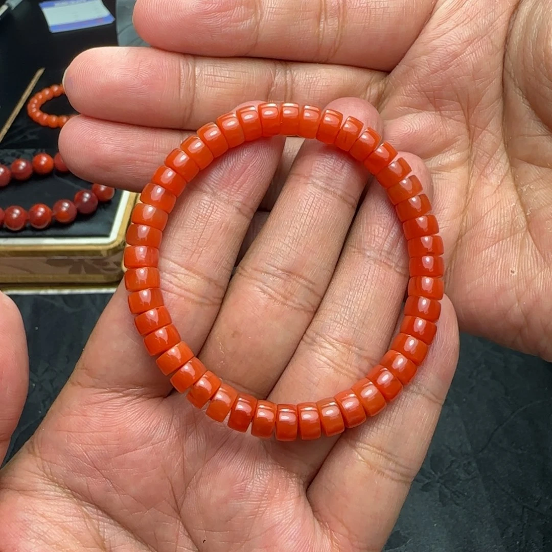 邻***哥颈饰未镶嵌南红玛瑙