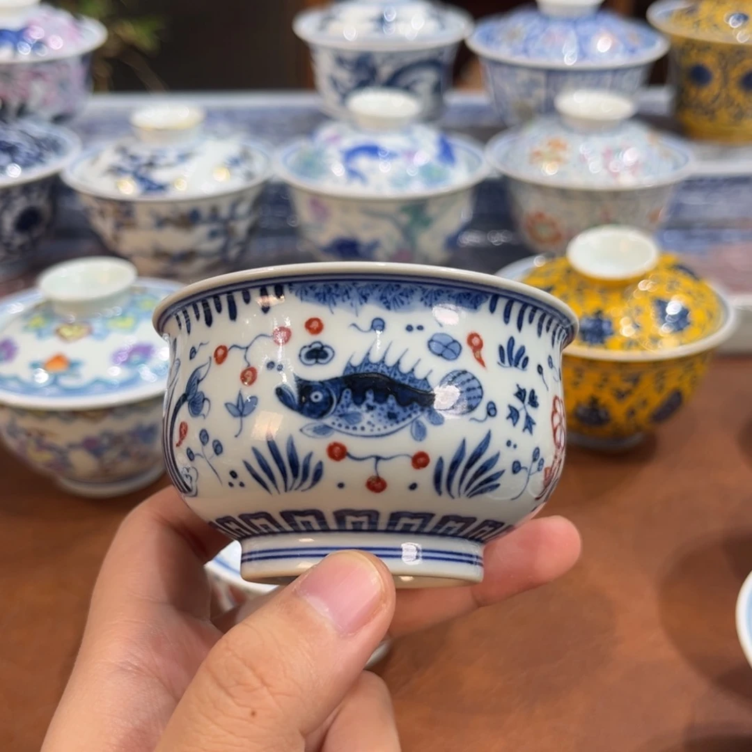 手工手绘青花釉里红鱼藻主人杯