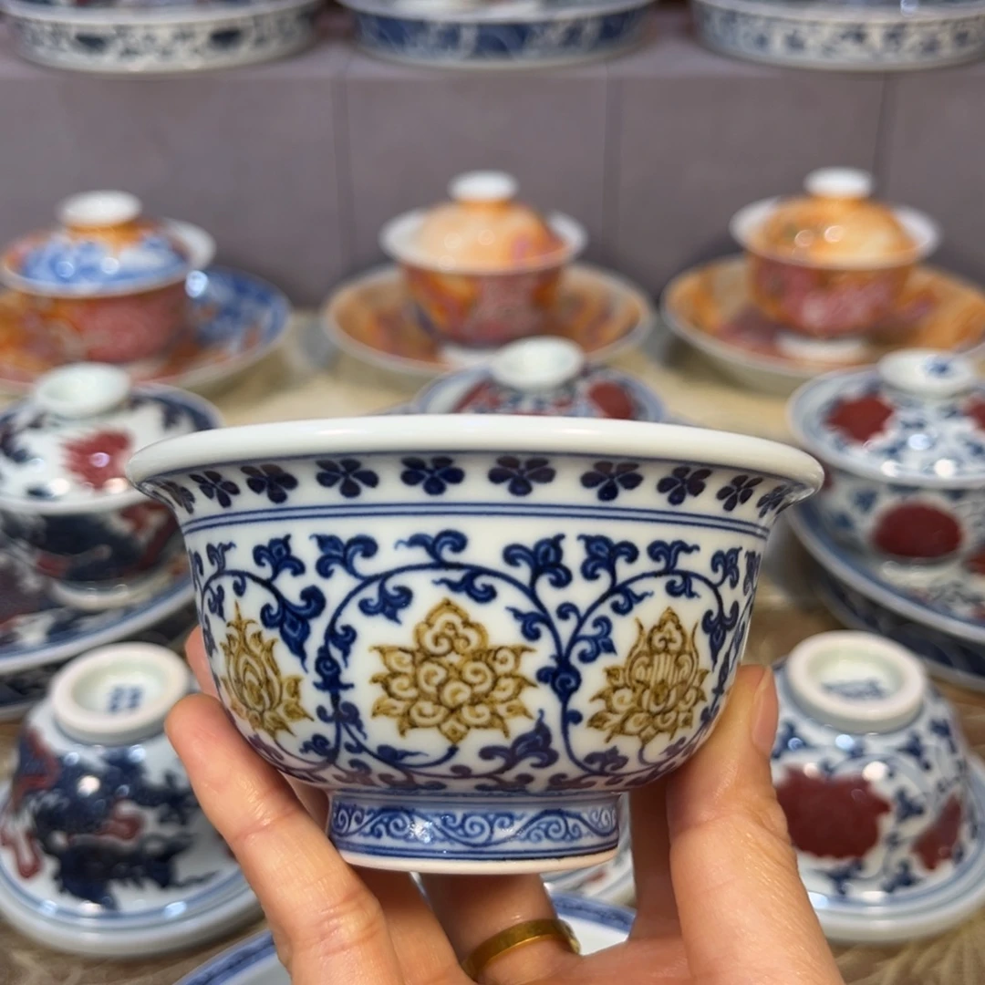 青花釉里金缠枝莲大压手