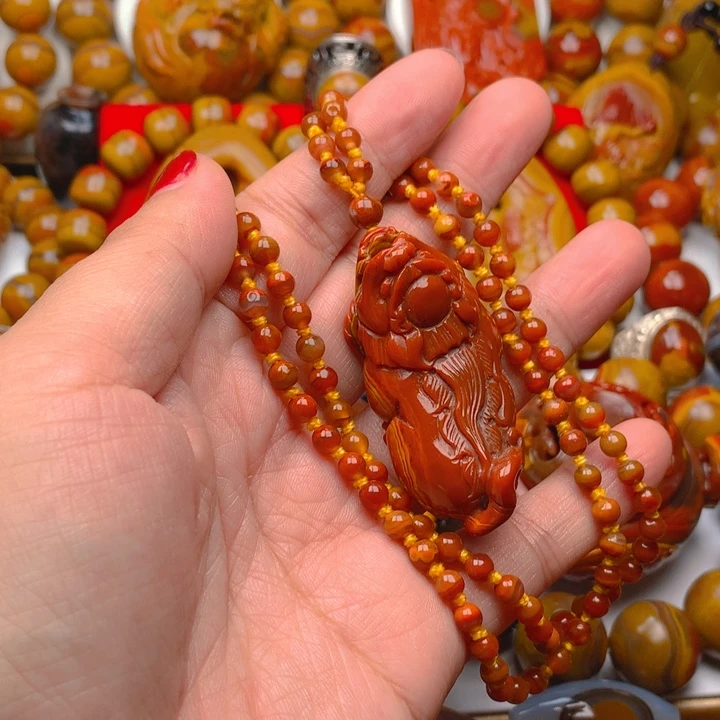 玛瑙/玉髓未镶嵌貔貅雕刻吊坠