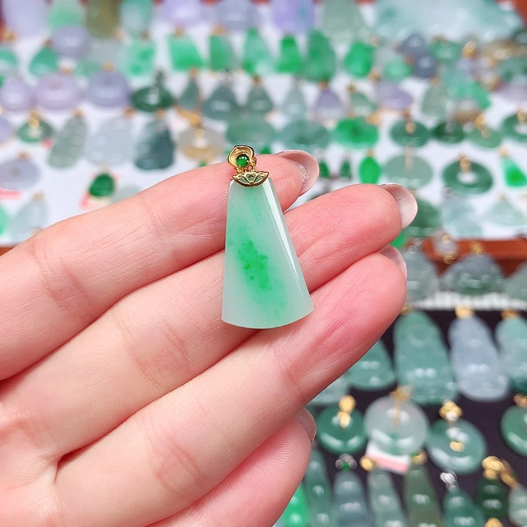 翡翠颈饰18K金镶嵌天然翡翠A货