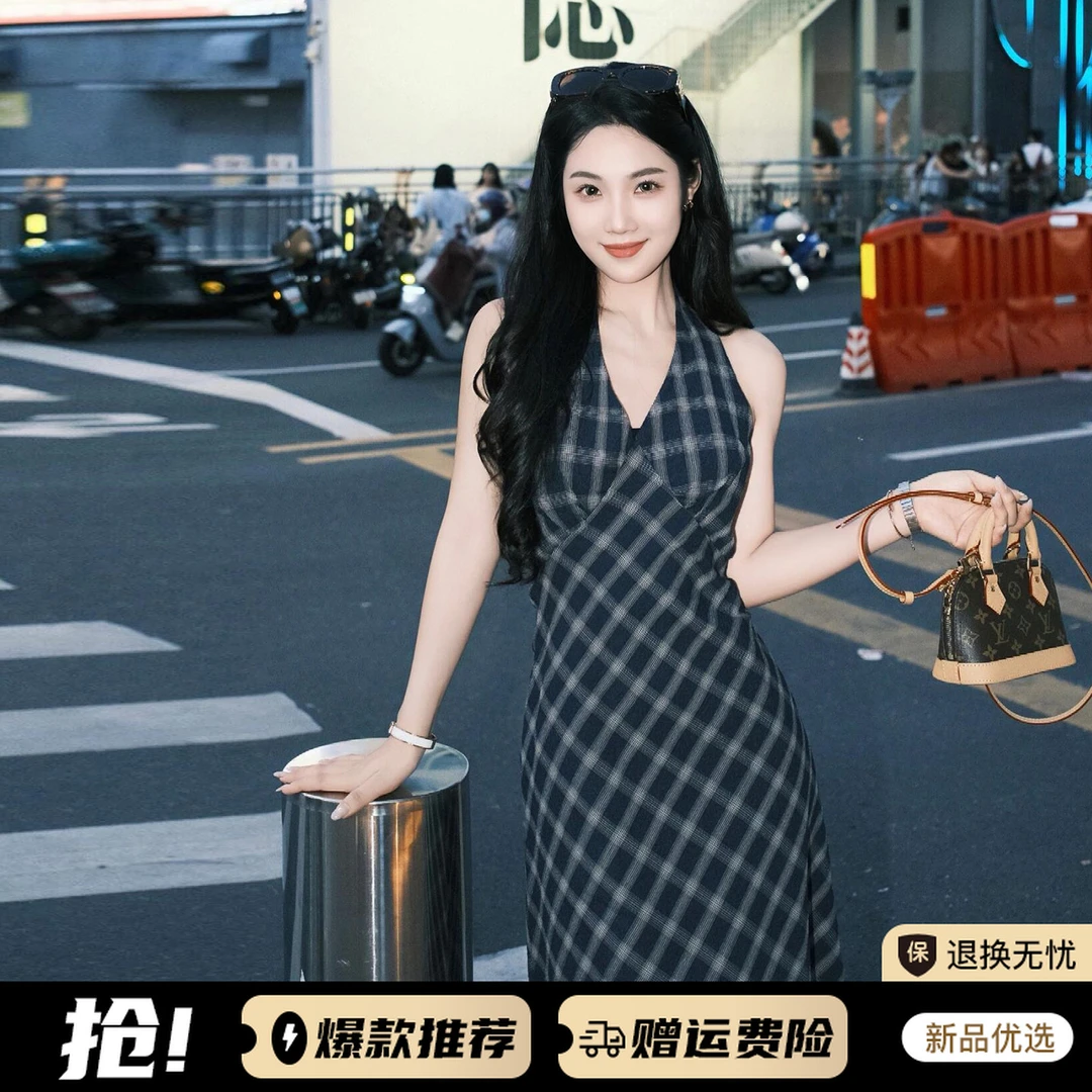 海边度假格子露背挂脖蓝色连衣裙子女夏季2025年流行爆款长裙5012