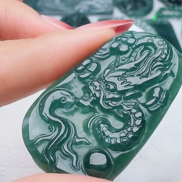 颈饰未镶嵌翡翠天然的A货翡翠多样性发其一