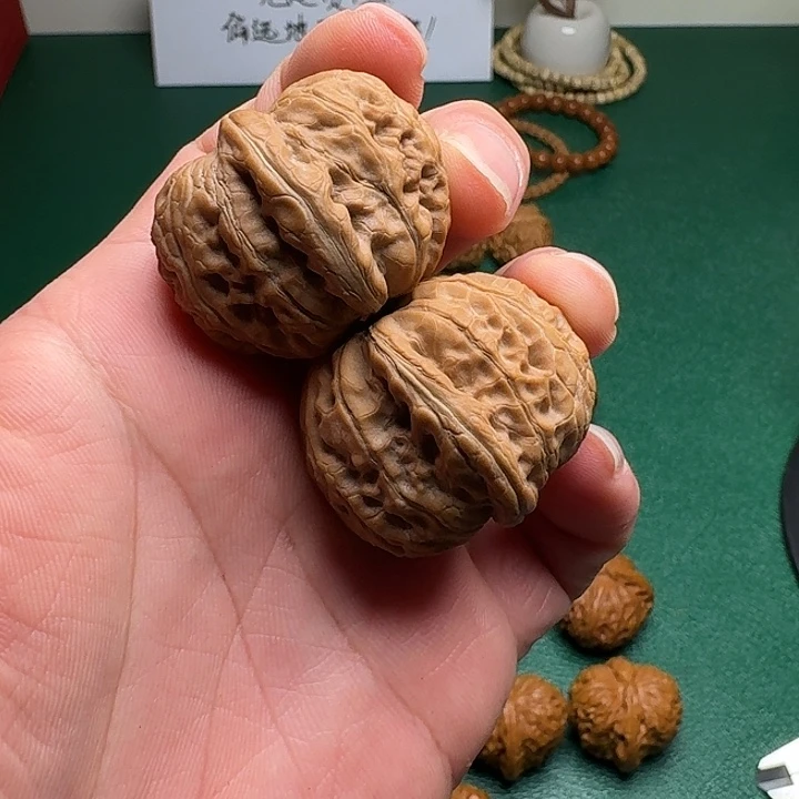 文玩核桃把件闪28，山地元宝37尺
