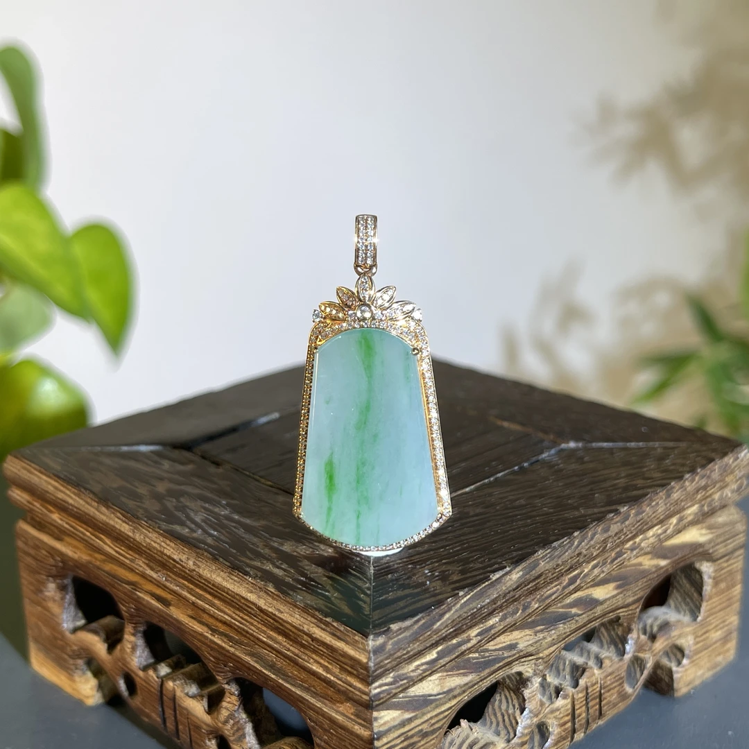 JTB01-140   天然缅甸A货翡翠 18K含钻镶嵌无事牌