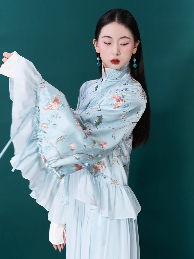 RMC-【月中仙】闺中花意高定荷叶边设计感刺绣斗篷外套S2409061