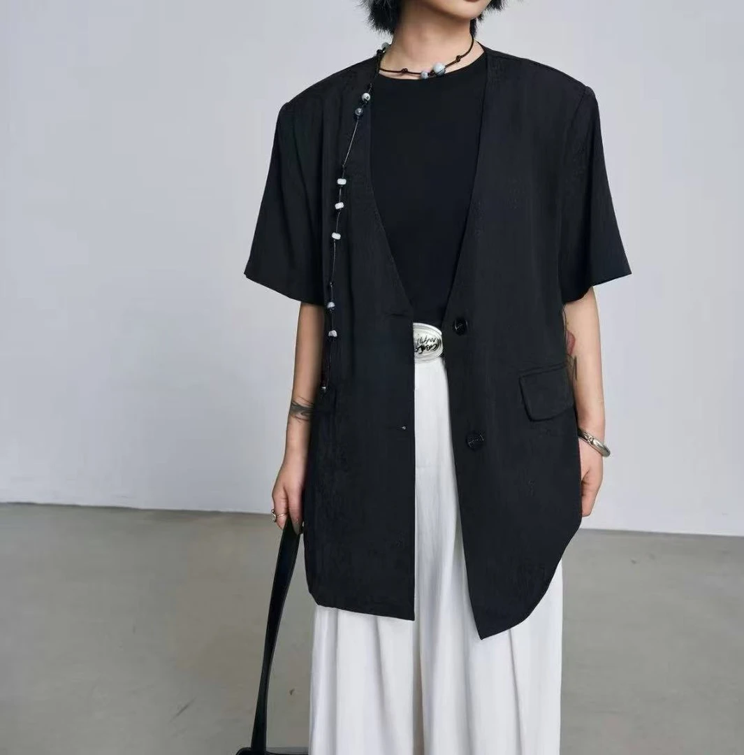 4303号#25235#百搭垫肩设计双口袋提花短袖西装外套