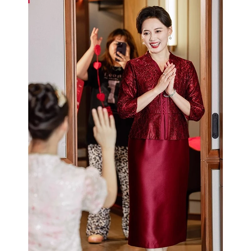 喜婆婆婚宴装2025新款秋装喜妈妈礼服喜服高贵年轻遮肚子连衣裙