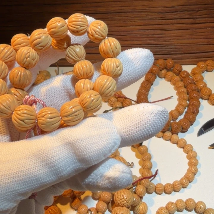 小***孙桃核吊坠精品桃核