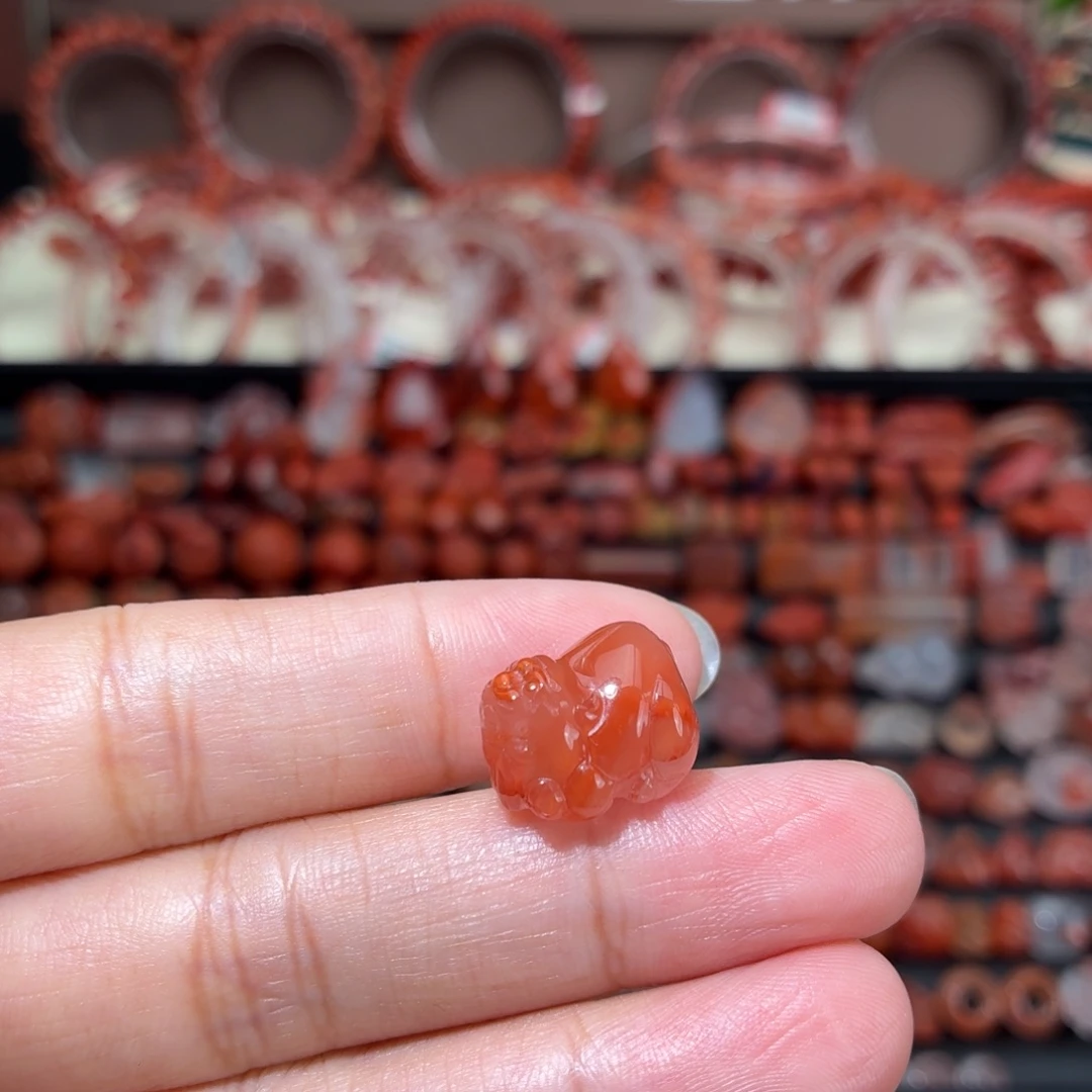 南红玛瑙未镶嵌颈饰貔貅