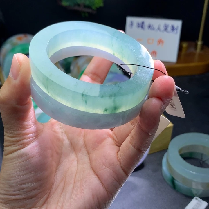 定制翡翠未镶嵌翡翠手镯