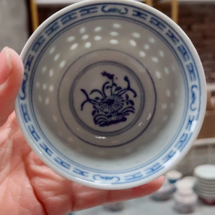 青花玲珑兰花小茶碗