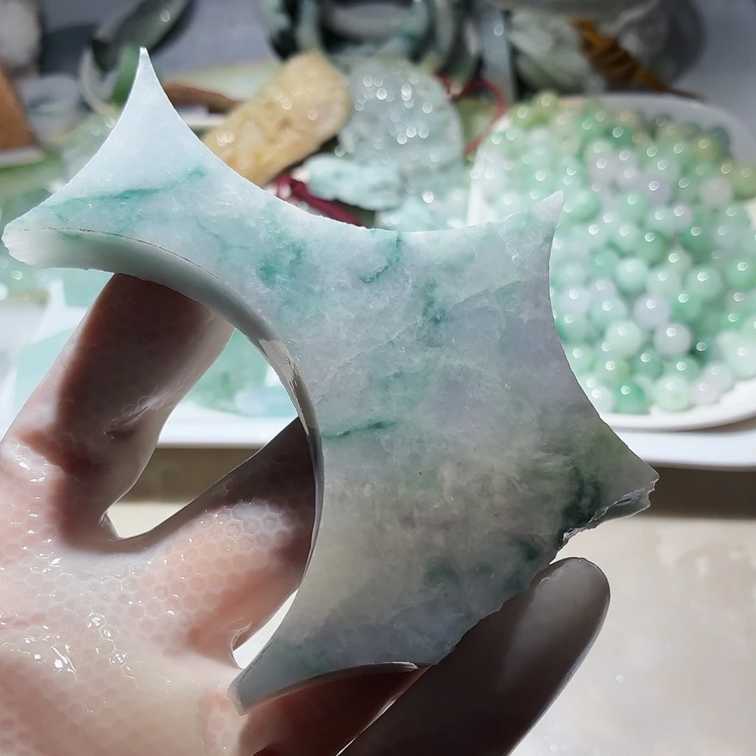 翡翠未镶嵌颈饰边角料