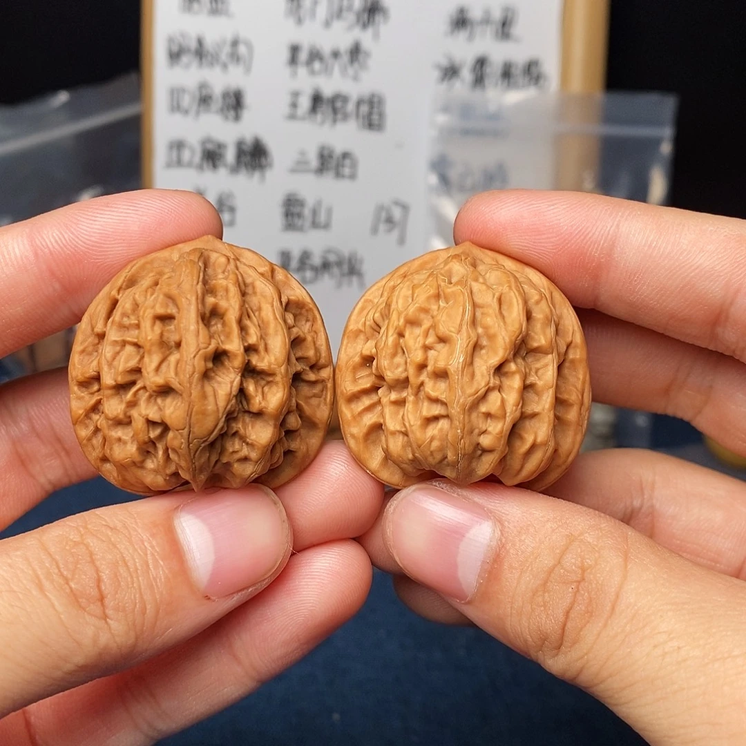 文玩核桃吊坠九龙